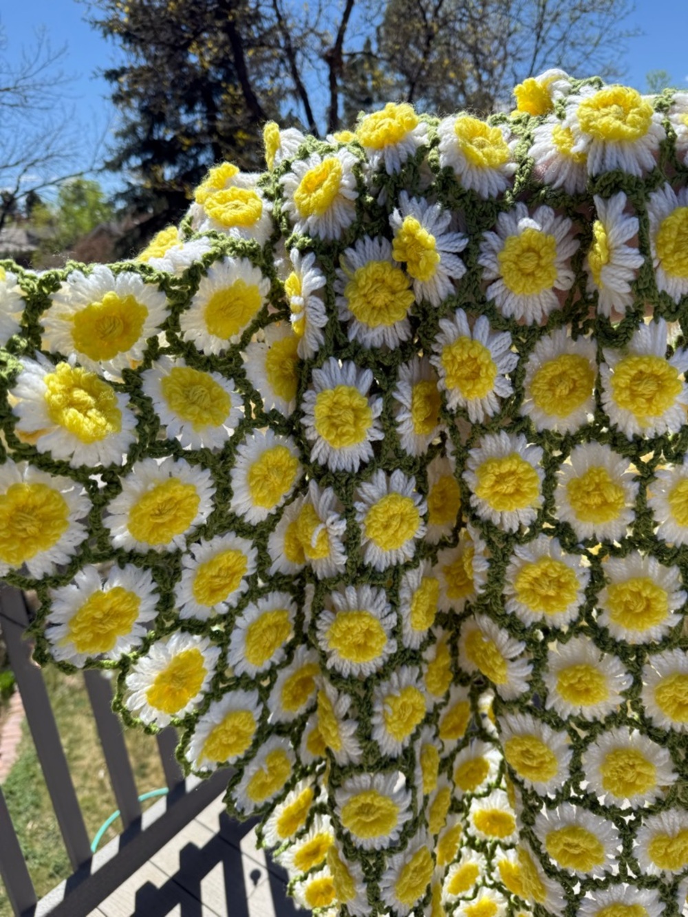 Vintage Handmade Yellow white Daisies Avocado Green Crocheted Throw Blanket - Picture 9 of 17